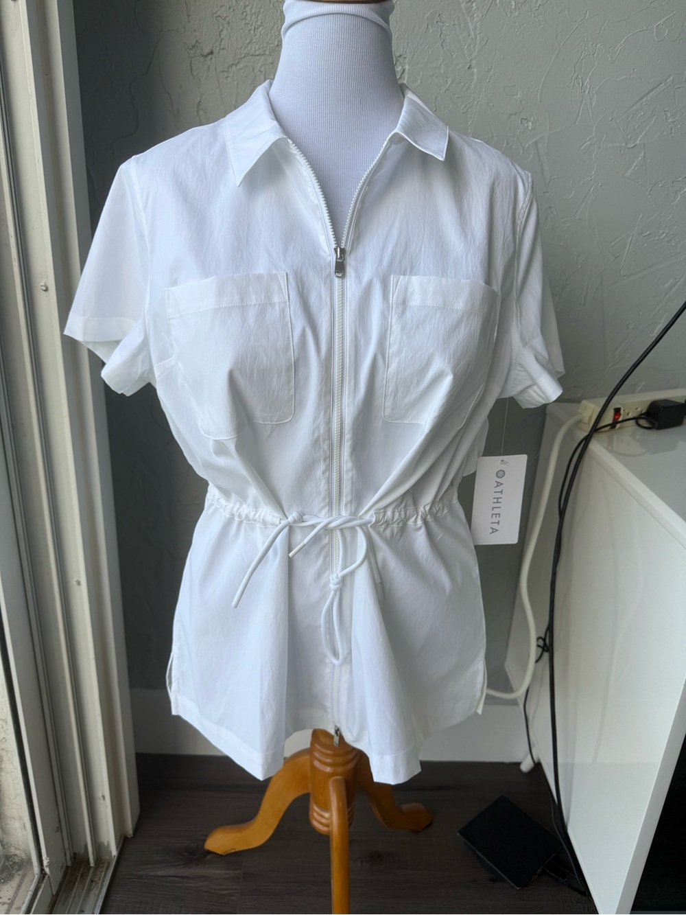 NWT, Athleta Advantage Cinch Top